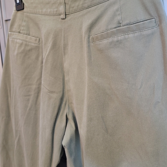 Larry Levine size 10 Green capris - Picture 11 of 11